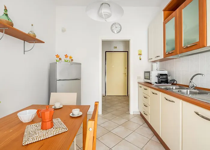 Guesthost - Quiet And Cozy With Balcony Apartmán
